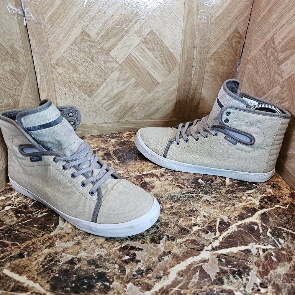 Vans women's Off The Wall skateboard hi-top cream Shoe size   8.     386